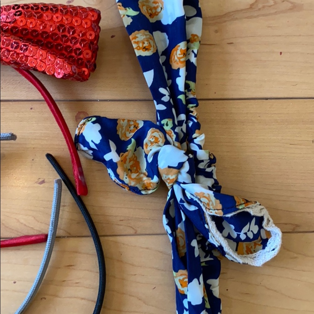 6 Hairbands - Picture 3 of 5